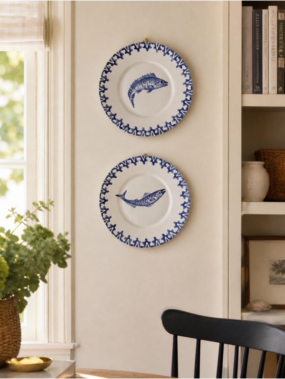 Vietri Italian Hand Painted Blue & White Retired Maccarello Mackerel 9.5” Plates